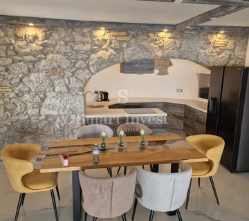 BREGI, stan s terasom i pogledom na more, vanjskim bazenom i parkingom - cover