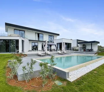 POREČ - KAŠTELIR, moderna vila s grijanim bazenom i pogledom na more, prodaja - cover