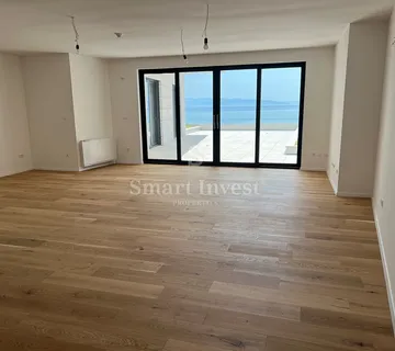 PEĆINE, stan 3S+DB s vrtom u novogradnji prvi red do mora (STAN 3) - Rijeka