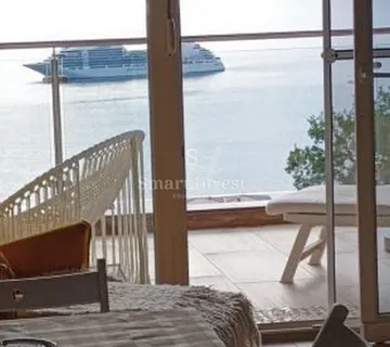 OPATIJA, stan 2S+DB s pogledom na more i bazenom