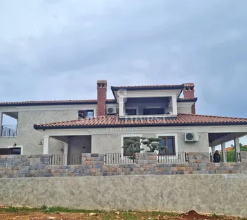 BUJE - KAŠTEL, nova vila s bazenom u blizini slovenske granice