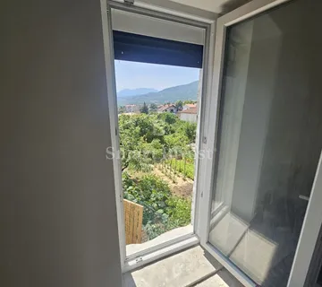 MATULJI - CENTAR, dvoetažna kuća u nizu