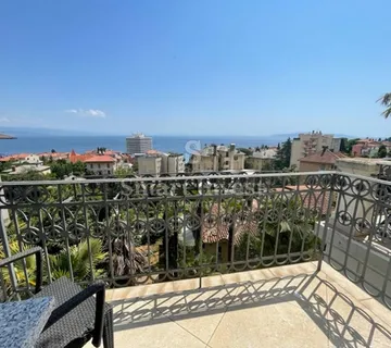 OPATIJA, prekrasan stan 3S+DB s pogledom na more i 2 parkirna mjesta
