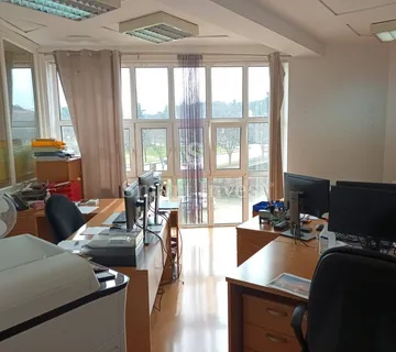 POREČ - CENTAR, poslovni prostor 89 m2 svega 500 m od mora - Gedići, Tar-Vabriga