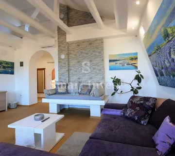 OPATIJA - STROGI CENTAR, novouređen stan od 170 m2
