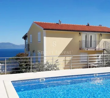 ISTRA, KUĆA 450 M2 - 8 APARTMANA, BAZEN I POGLED NA MORE! - cover