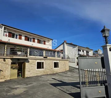 POBRI - OPATIJA, kuća na 3 etaže s parkingom, vrtom i pogledom na more - Pobri, Opatija