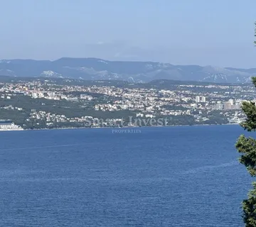 OPATIJA, zemljište s građevinskom dozvolom blizu mora