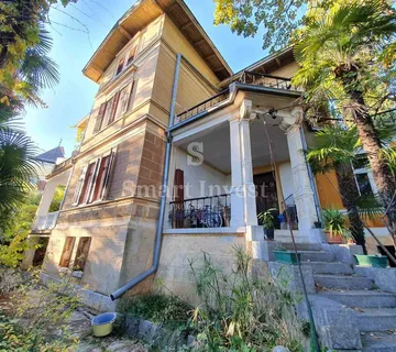 OPATIJA, stan od 244 m2 u austrougarskoj vili drugi red do mora
