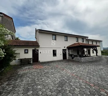 ŠAPJANE - MATULJI, kuća sa 2000 m2 parkinga - Šapjane, Matulji