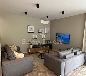 MOŠĆENIČKA DRAGA, prekrasna vila s bazenom u blizini mora - cover