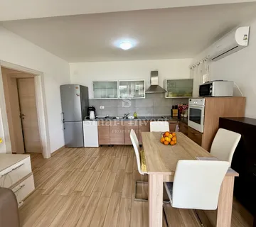 IČIĆI - POLJANE, stan sa vrtom i bazenom - cover