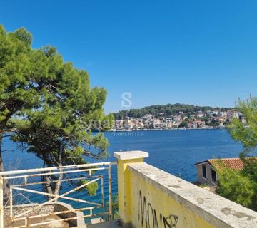 MALI LOŠINJ, zgrada i građevinsko zemljište prvi red uz more - cover