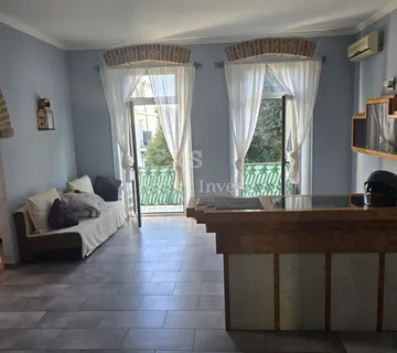 OPATIJA - CENTAR, prostran stan s balkonom, za najam - cover