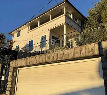 OPATIJA - POBRI, obiteljska kuća s pogledom na more na prodaju! - cover