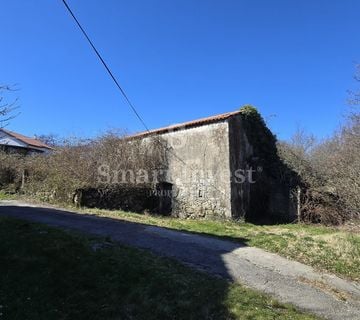 KASTAV, zemljište od 1601 m2 sa gospodarskim objektom - cover