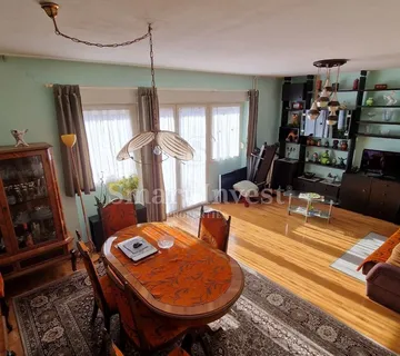 KASTAV, dva stana, 208 m2, okućnica, pogled na more  - cover