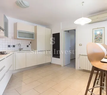 OPATIJA, prekrasan stan 2S+DB za dugoročni najam - cover