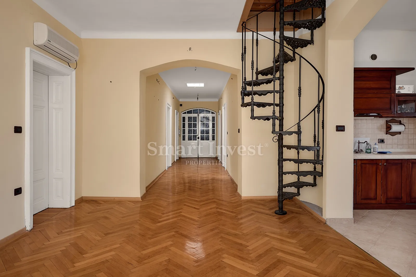 OPATIJA - CENTAR, stan od 189 m2 s pogledom i parkingom - cover