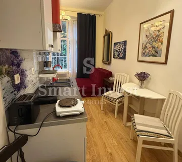 OPATIJA, garsonijera od 25 m2 s parkingom, u staroj vili   - cover