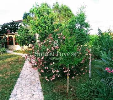 ROVINJ 7 KM,  pola kuće od 460 m2 - cover