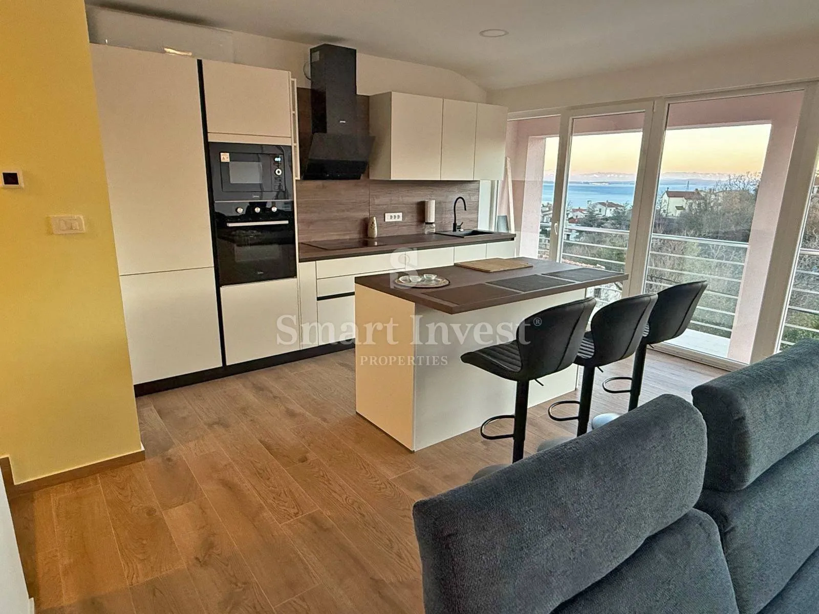 MATULJI, prekrasan stan 2S+DB s pogledom na more u novogradnji - cover