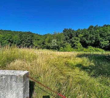 MATULJI, zemljište od 1756 m2 s djelomičnim pogledom na more - cover