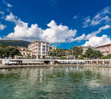 OPATIJA okolica, prekrasna vila s bazenom i pogledom na more u mirnom okuženju, prodaja - cover