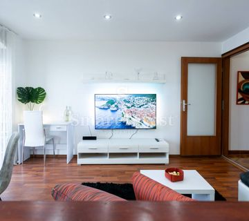 PEĆINE, 1. RED DO MORA! Renoviran stan 1S+DB s balkonom tik do plaže - cover