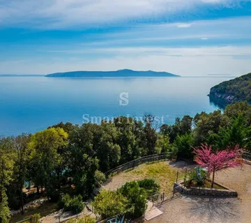 MOŠĆENIČKA DRAGA, vila uz more s 6 apartmana i velikom okućnicom - cover