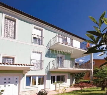 KASTAV, samostojeća kuća s 2 stana i lijepo uređenom okućnicom - cover