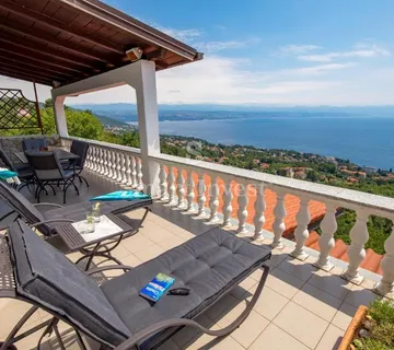 LOVRAN, prostrani stan 2S+DB s panoramskim pogledom na more - cover