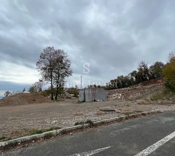 MATULJI, odličan teren od 4557 m2 za poslovnu djelatnost! - cover