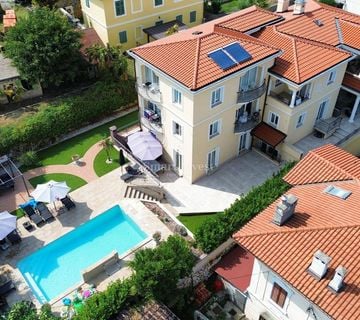 LOVRAN, vila s apartmanima i bazenom - cover