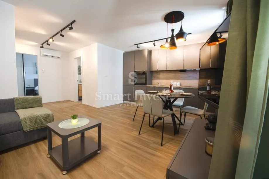 RIJEKA - CENTAR, renoviran stan od 92,50 m2, 2 apartmana! - cover