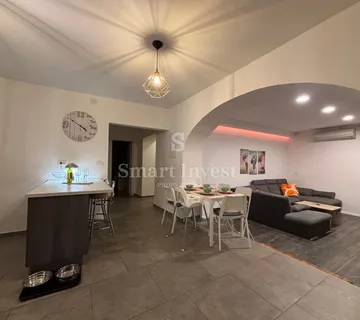 OPATIJA - CENTAR, stan od 100 m2, 2S+DB, terasa, parking - cover