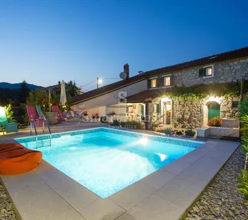 VELI BRGUD, renovirana kamena vila s bazenom - cover