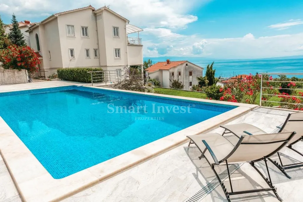 IČIĆI, stan 2S+DB s pogledom na more u vili s bazenom, za najam  - cover