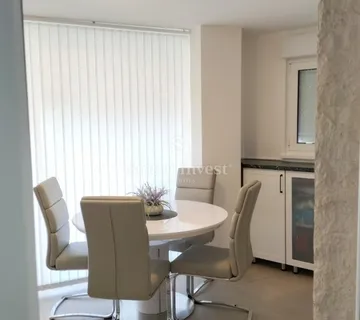 IKA, lijepo uređen stan od 30 m2 s parkingom, u blizini mora! - cover