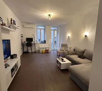 RIJEKA - CENTAR, renoviran stan 1S+DB s dva balkona!