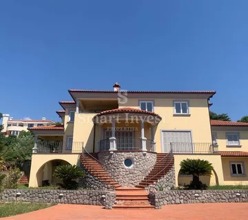 OPATIJA, vila s bazenom i pogledom na more na velikoj okućnici