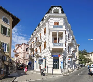 OPATIJA, luksuzno uređen stan s balkonom u staroj vili (S2) - cover