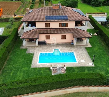 POREČ, kuća s 4 apartmana i bazenom - cover