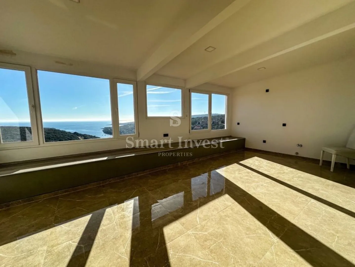 DUGA UVALA, penthouse s pogledom na more i parkingom, blizu plaže - cover