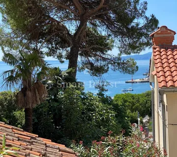 OPATIJA - CENTAR, dvoetažni stan na izvrsnoj lokaciji u samom centru