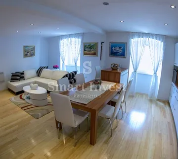 KARLOBAG, kuća od 260 m2 s konobom!