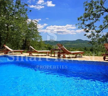 ISTRA, OPRTALJ, AUTOHTONA ISTARSKA KUĆA S BAZENOM - cover