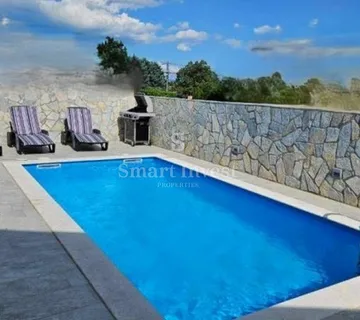 MATULJI - KUĆELI, stan 3S+DB s bazenon i okućnicom, novogradnja - cover