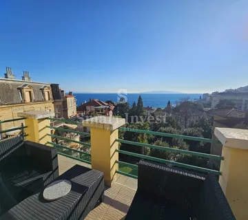 OPATIJA - CENTAR, dvije etaže povijesne vile 185 m2 s parkingom i vrtom