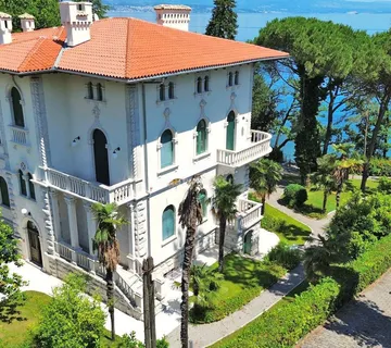 OPATIJA, STARA AUSTROUGARSKA VILA UZ MORE - cover